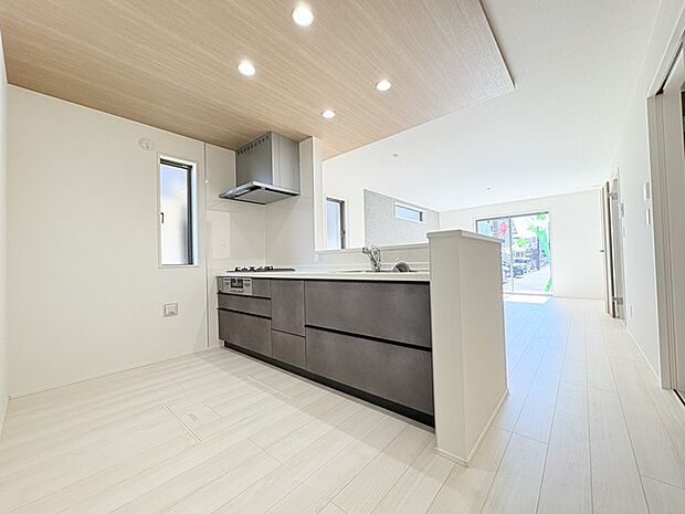 リビングは家具の配置も思いのまま。自由度が高い設計です。 