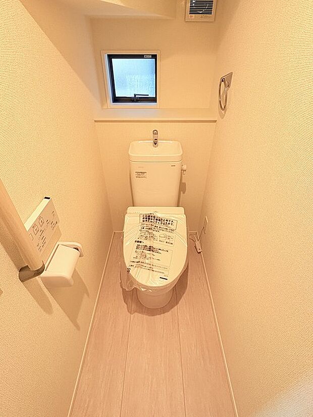 お掃除らくらく。便座脇の操作盤をなくした、リモコンタイプのお手洗い。 
