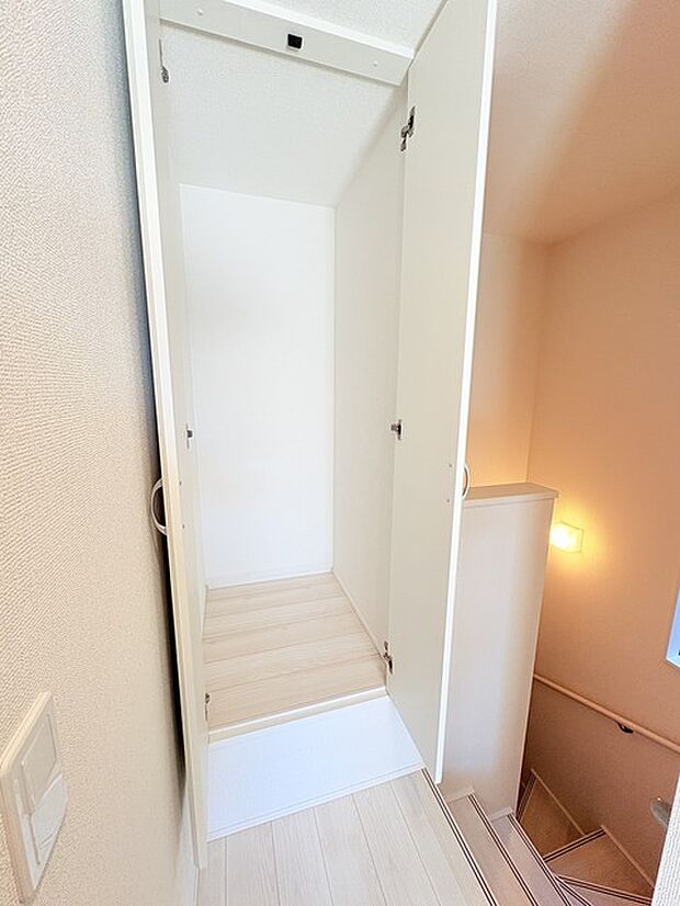 全居室はもちろん、共用スペース収納もあり、すっきり片づけて広く使えます。