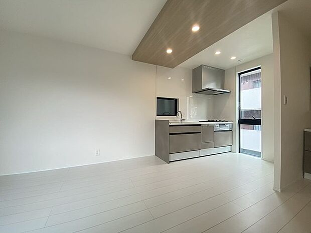 ご家族みんながゆったりくつろげる広々リビング。