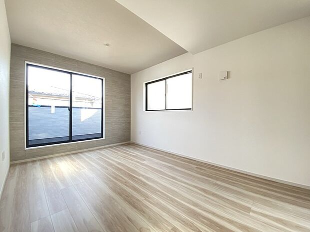 リビングは家具の配置も思いのまま。自由度が高い設計です。 