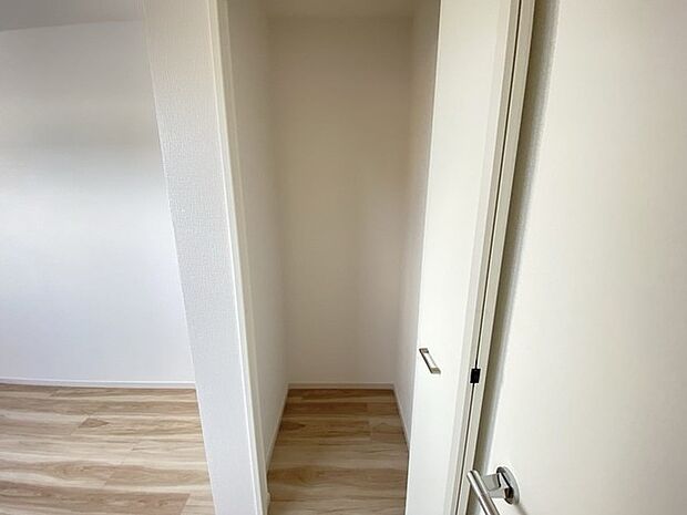 たっぷりの収納スペースで快適に暮らせそう。 