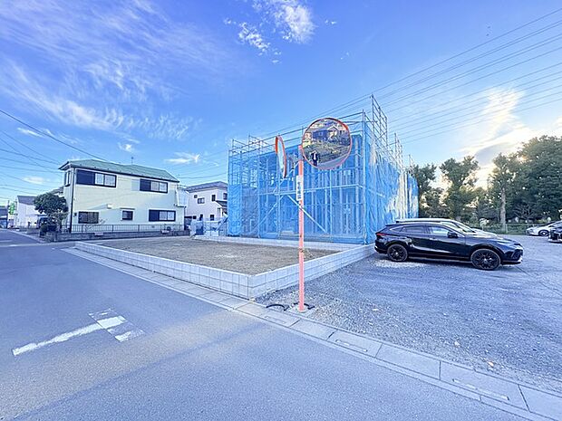 幹線道路から1本入った現地は、想像以上に静かに感じられます。