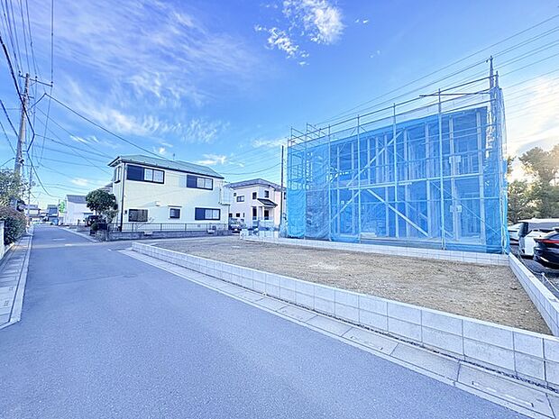 幅員こそやや狭くても、その分交通量が少なくて安心。 