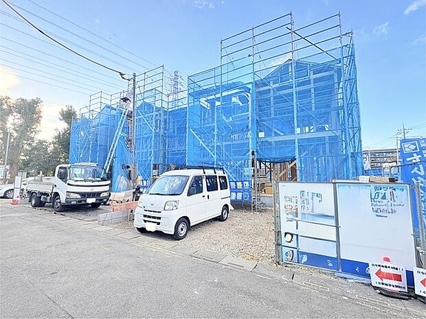 並列3台駐車可能な、ゆとりのカースペースがここに。