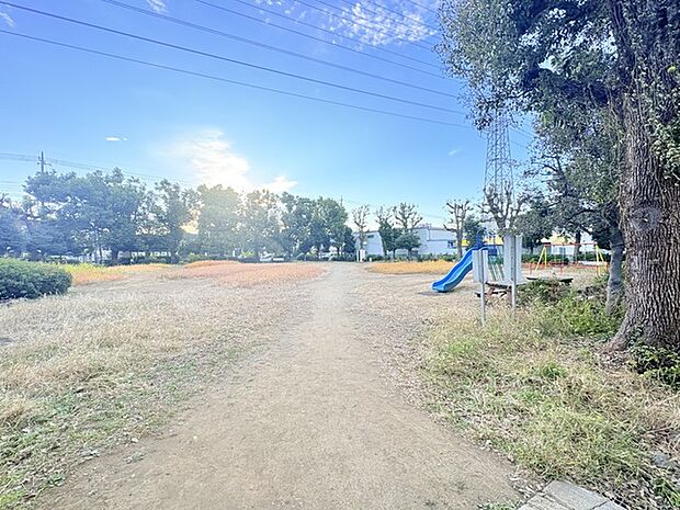 公園 玄関を出たら公園がすぐ脇にあります。(10m)