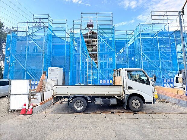 車通りの少ない閑静な住宅地、のびのびした子育てに適します。