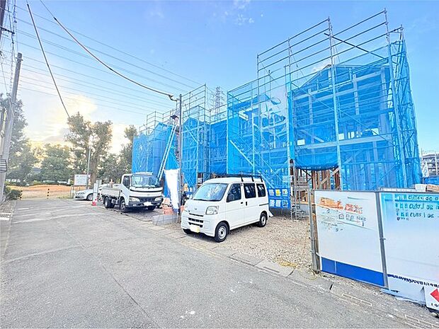 幹線道路から1本入った現地は、想像以上に静かに感じられます。