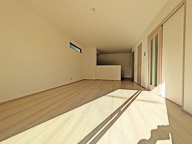 開放的なこの空間がお客様をお出迎えします。ＬＤＫは17.5帖。 