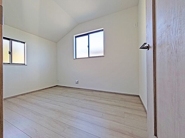 子供部屋には丁度良い洋室。サイズは4.37帖。  