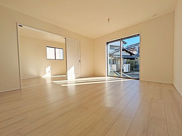 リビングは家具の配置も思いのまま。自由度が高い設計です。