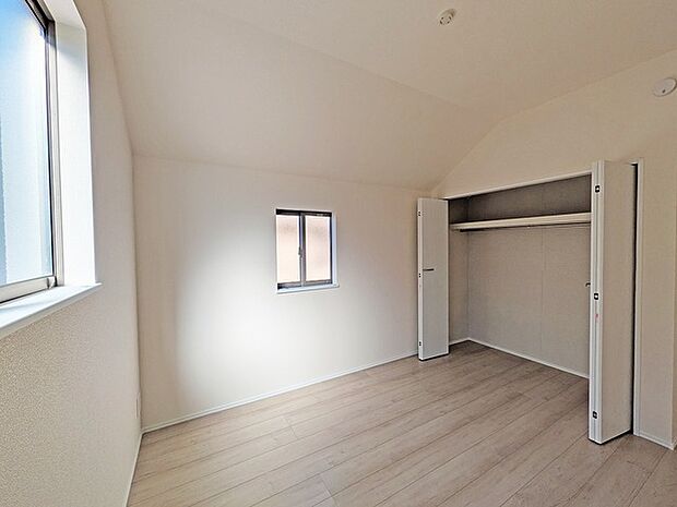 子供部屋にも嬉しい全居室収納スペース。