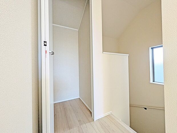 さっと物がしまえる共用部分の収納、新生活で大活躍するでしょう。