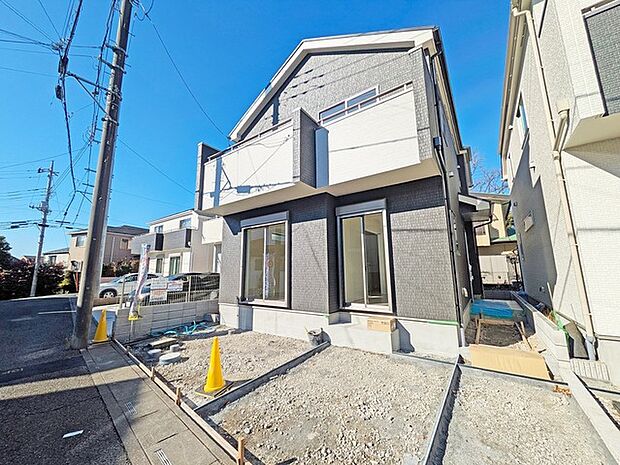 JR宇都宮線「東大宮」駅東口徒歩3分、提携駐車場もあります。エステート白馬東大宮店までお気軽にお問い合わせください。