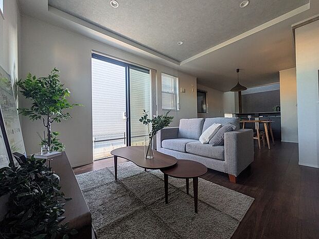 開放感と採光にこだわった、23.25帖のLDK。