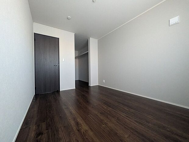 WICに面したお部屋、通常の洋室より使い勝手に優れます。