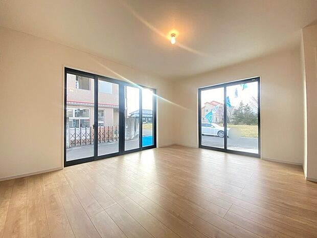 ご家族みんながゆったりくつろげる広々リビング。 