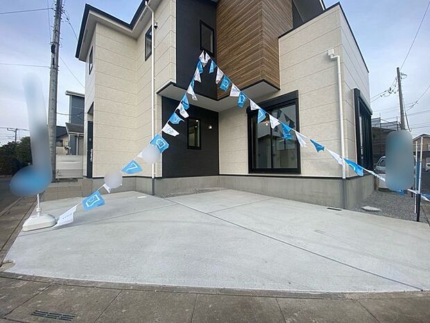 セカンドカーにも便利、駐車2台可の敷地。 