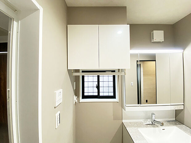 ここにも小さな収納があります。 