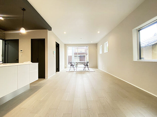 家族が自然に集りそうな広さが魅力のＬＤＫ。 