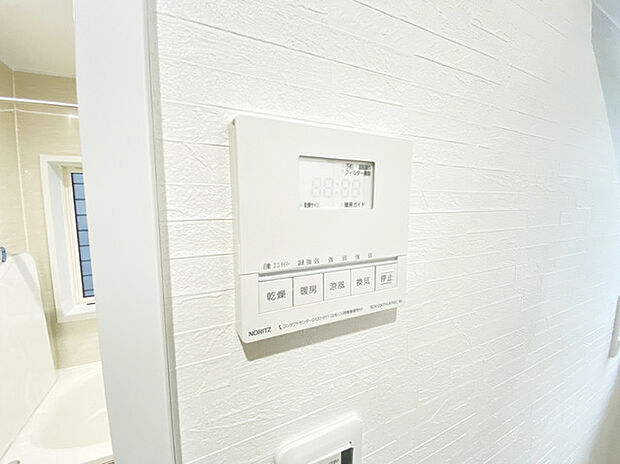 空気もこもらず、いつもクリーンな浴室乾燥機付。 