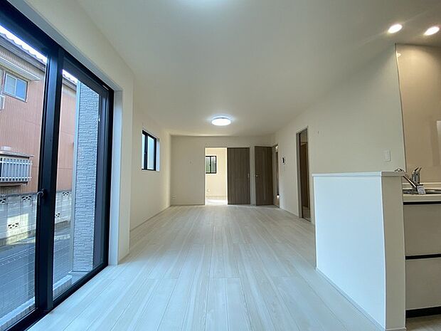 リビングは家具の配置も思いのまま。自由度が高い設計です。 