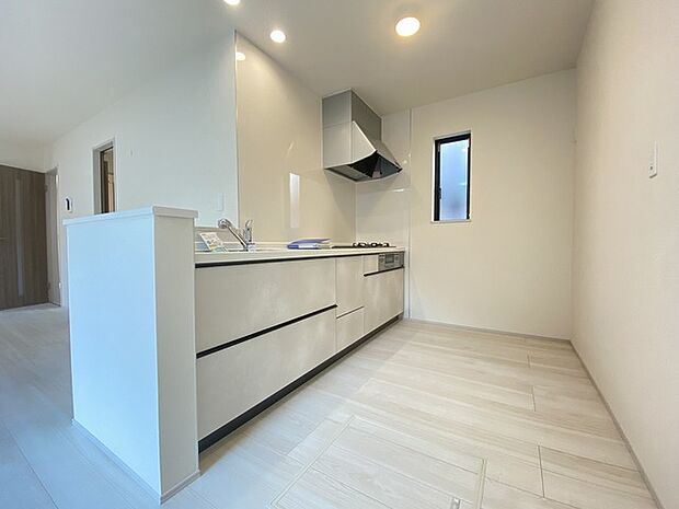 対面キッチンがご家族の温かい時間を演出。 