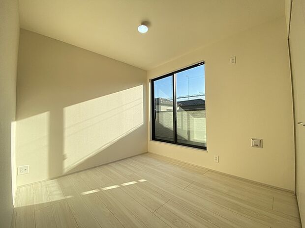 住宅街の2階南向きのお部屋です。日当たりはご覧のとおり。 