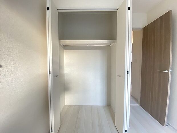 たっぷりの収納スペースで快適に暮らせそう。