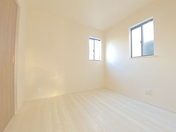 たっぷりの陽光に包まれる明るい住まい。