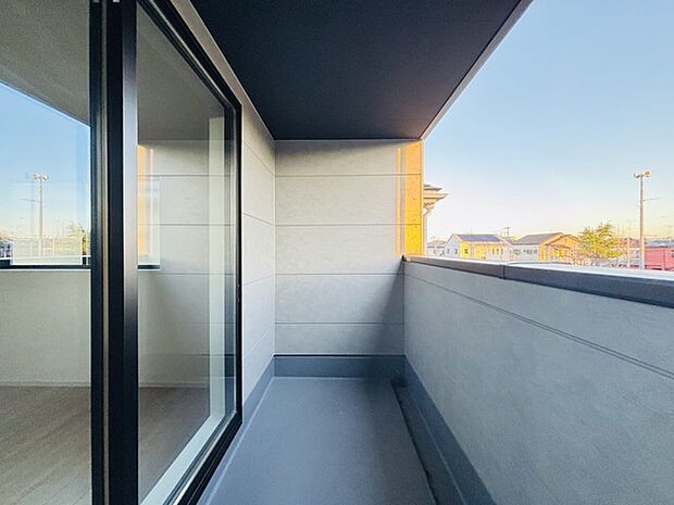 南向きバルコニーでお洗濯ものはいつもカラッと乾きます。 