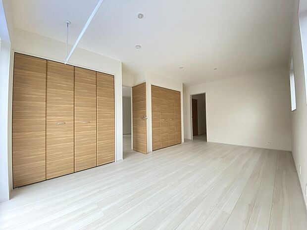 太陽の恵みを感じる、温もりと明るさにあふれたお部屋。