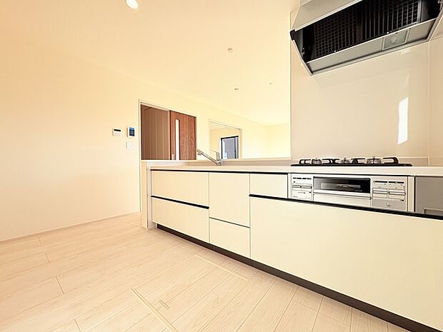 料理をしながらでも、ご家族との会話を楽しめる対面キッチン。