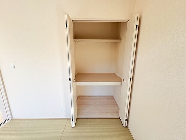 たっぷりの収納スペースで快適に暮らせそう。