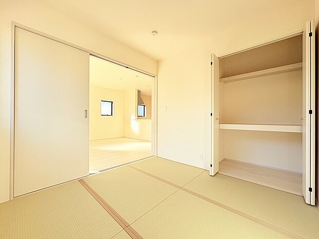 お子様にとっていいお昼寝空間になる和室は、ぜひリビングのお隣で。