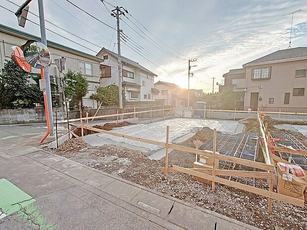 風通し・日当たりに優れる角地。開放感をお楽しみください。