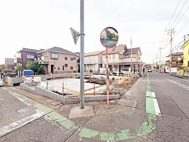 前面道路が広いので駐車の際の停めやすさがかなり違ってきます。