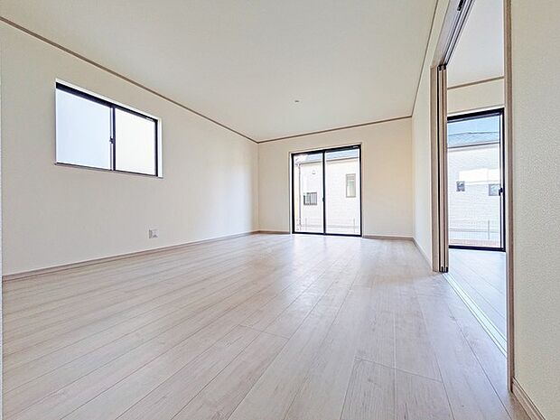 リビングは家具の配置も思いのまま。自由度が高い設計です。