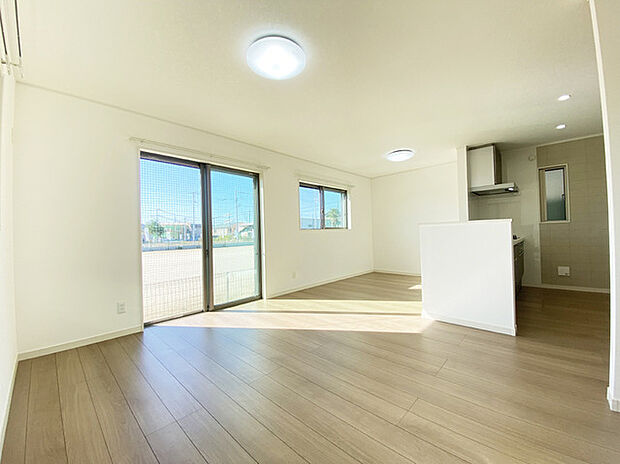 ご家族みんながゆったりくつろげる広々リビング。 