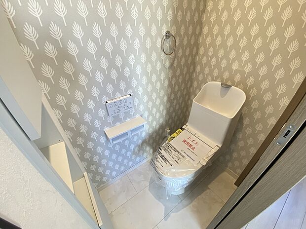 注目度の高いお手洗い。ちゃんとウォシュレット機能ついてます。 