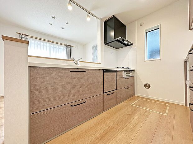 リビングで遊ぶお子様を見守りながらお料理ができる、対面キッチン。