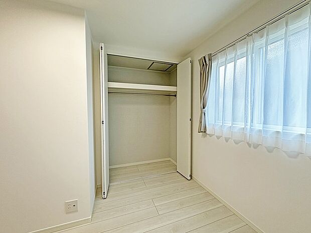 たっぷりの収納スペースで快適に暮らせそう。