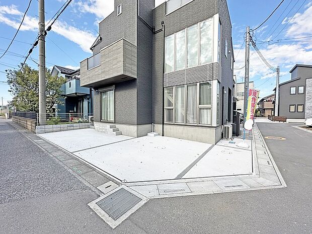 セカンドカーにも便利、駐車2台可の敷地。