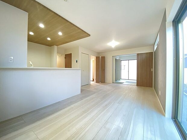 家族が自然に集りそうな広さが魅力のＬＤＫ。 