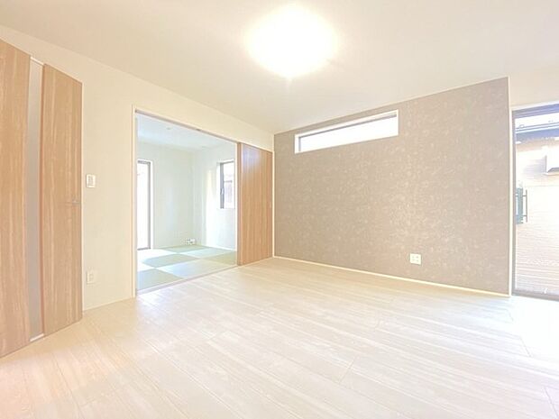 ご家族みんながゆったりくつろげる広々リビング。 