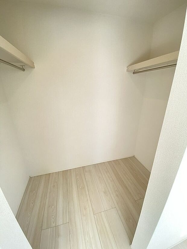 収納力と使い勝手がうれしいウォークインクローゼットがあります 