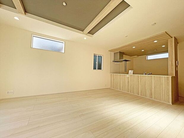 天井が高くなって開放感を感じる折り上げ天井。居住者が快適に暮らすための工夫がここにも見つかりました。