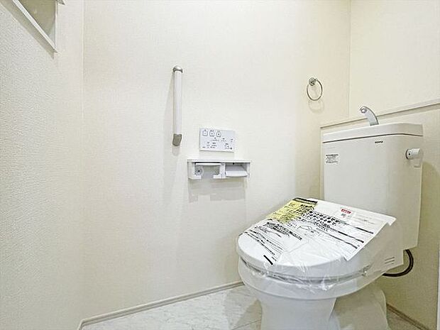 お掃除らくらく。便座脇の操作盤をなくした、リモコンタイプのお手洗い。