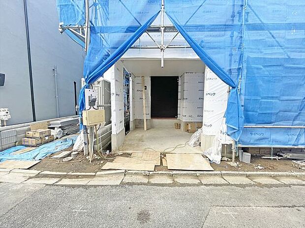 駐車場は2台まで駐車可能。マイカーの車幅もお確かめください。 