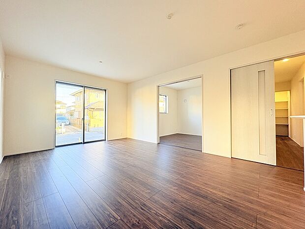 家族が自然に集りそうな広さが魅力のLDK。